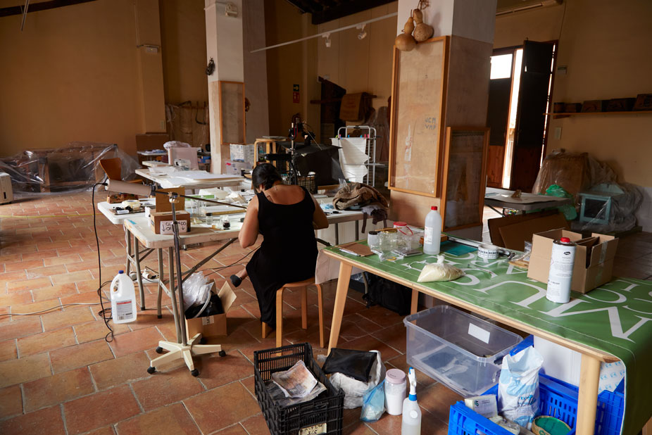 álbumes fotográficos recogidos tras la dana de Valencia en octubre de 2024